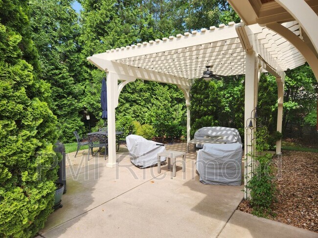 Building Photo - 2761 Live Oak Ln