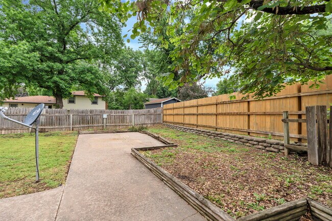 Building Photo - 1306 Brookfield Ln