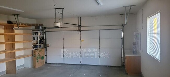 Building Photo - 1267 SW Ironwood Dr