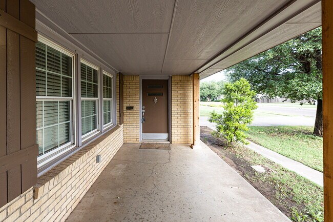 Building Photo - Large 3 bedroom in Tech Terrace