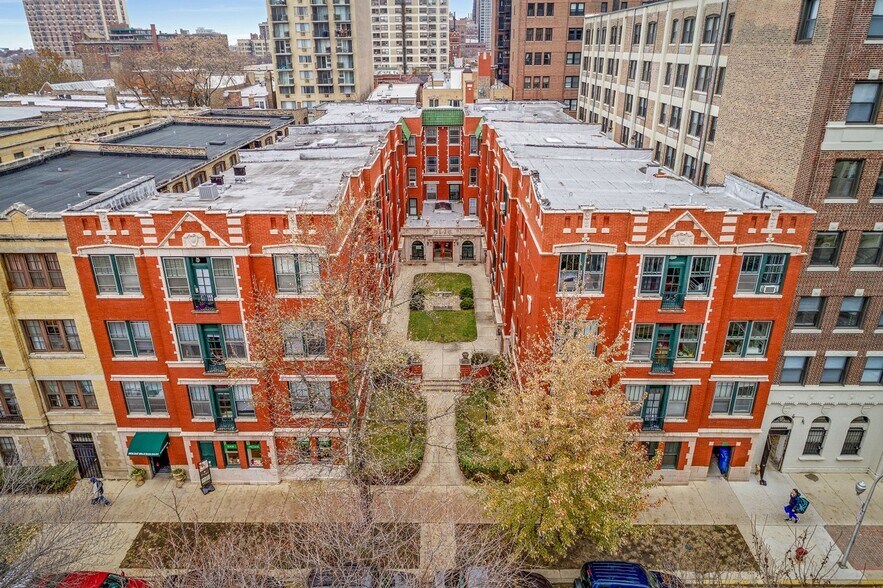 Building Photo - 435 W Surf St