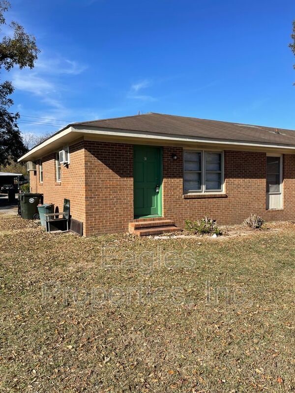 Primary Photo - 400 N Taylor St