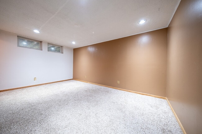 Building Photo - 2708 Terraceview Ct