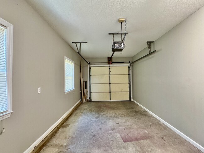 Building Photo - 513 Tanasi Cir