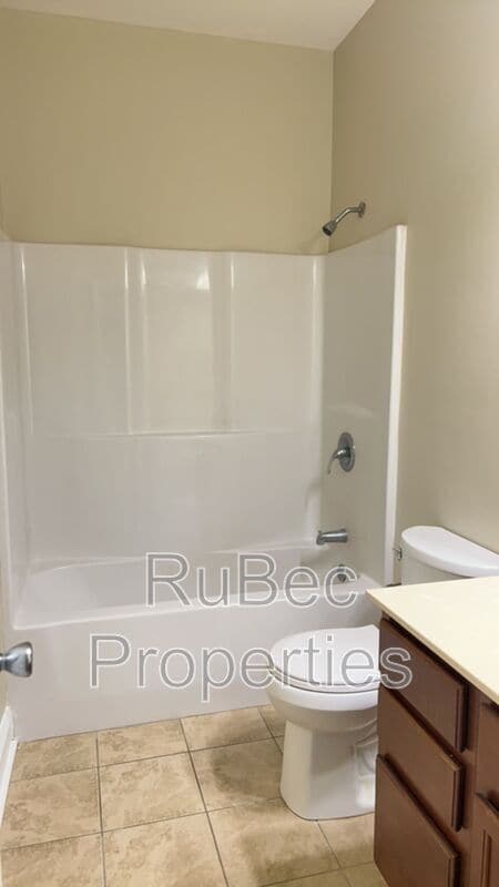 Building Photo - 2103 Chantilly Ln