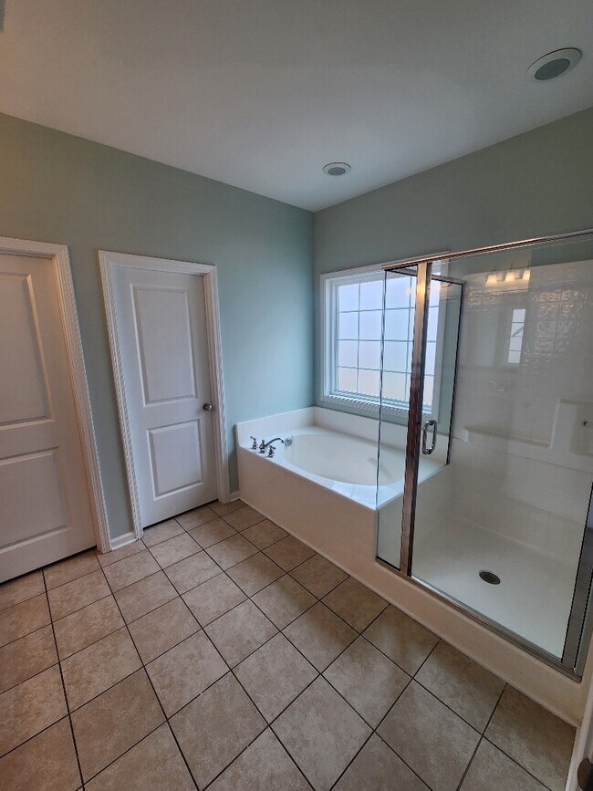 Building Photo - 3639 White Wing Cir