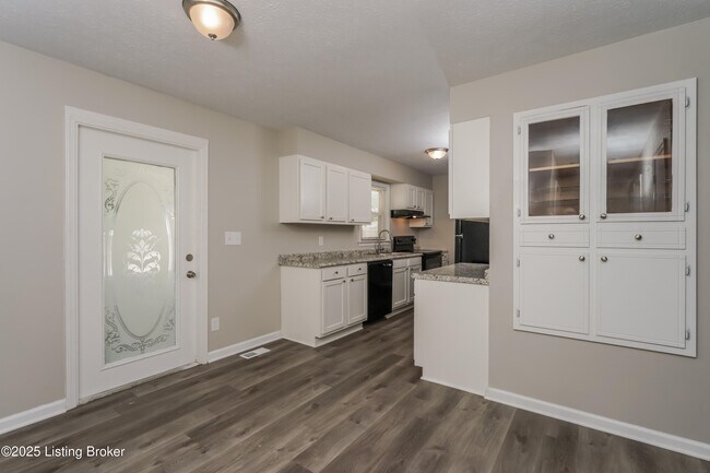 Building Photo - 8300 Pandorea Dr