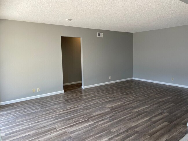 Building Photo - 44-2306