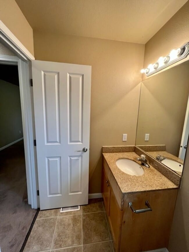 Building Photo - Kent Duplex