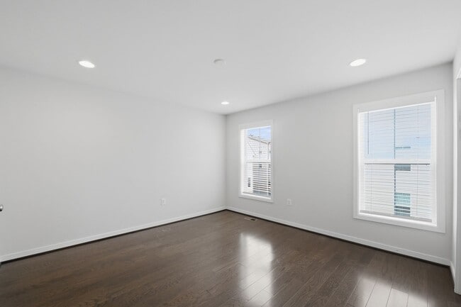 Building Photo - 2413 Glenallan Ave