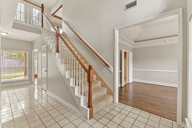 Building Photo - Spacious and Full of Character -  3,000+ S...