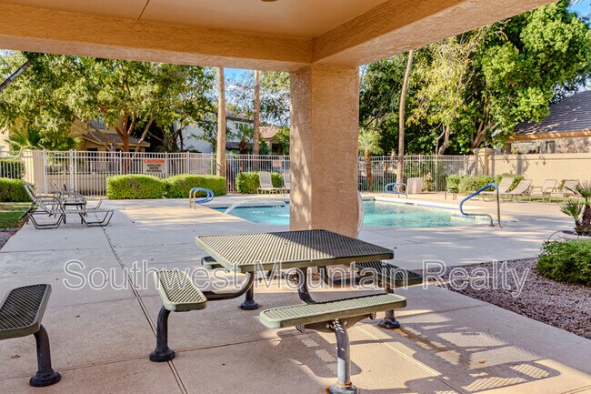 Building Photo - 1149 N Cholla St