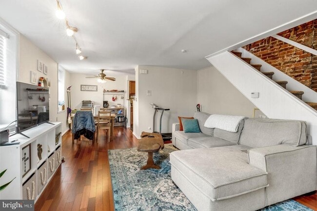 Primary Photo - 123 Bainbridge St