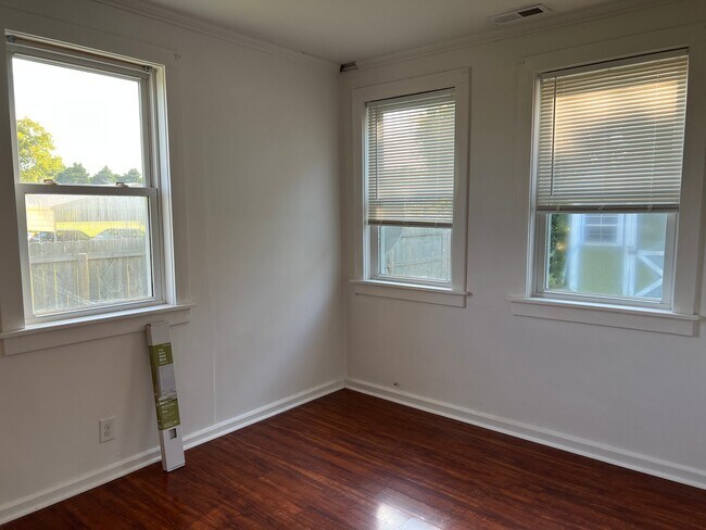 Building Photo - 1081 Waterlily Rd