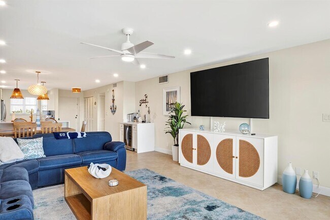 Building Photo - 111 N Pompano Beach Blvd