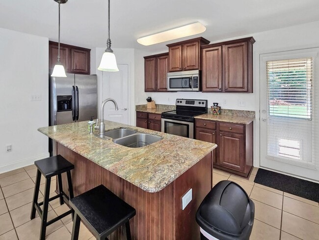 Building Photo - Charming Fully Furnished 3-Bedroom, 2-Bath...