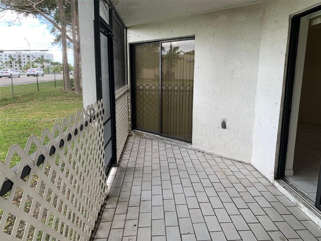 Building Photo - 9631 SW 138th Ave