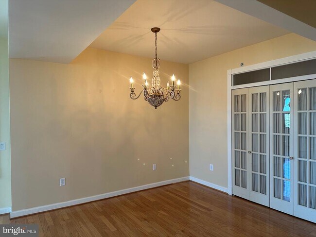 Building Photo - 1830 Fountain Dr