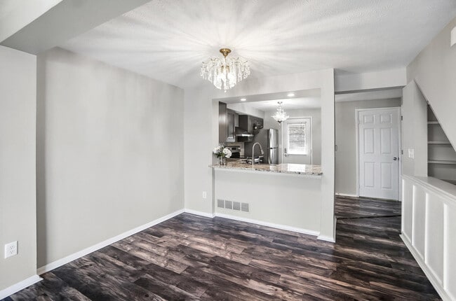 Building Photo - 315 Western Ave