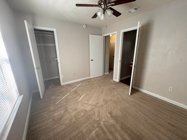 Building Photo - 1862 Sylvan Ct