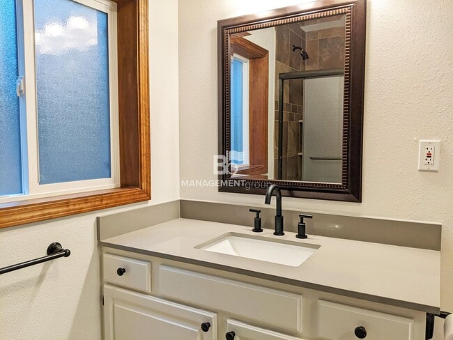 Building Photo - Nearly 1/2 Acre of Privacy Nestled in the Trees of West Linn. Updated Kitchen & Bathroom!