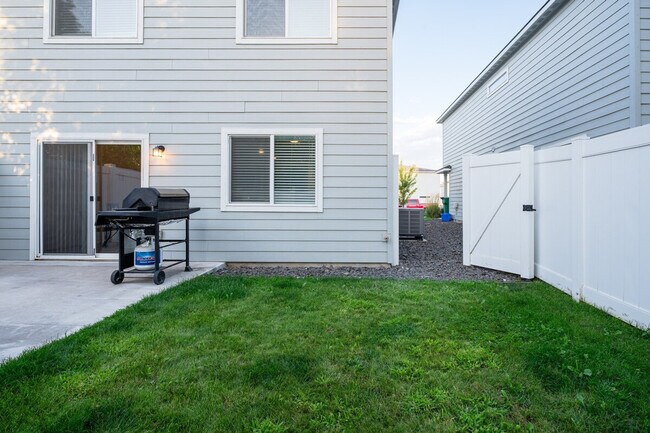 Building Photo - 5 S Kellogg St