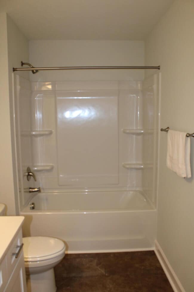 Building Photo - 921 Holbrook Dr
