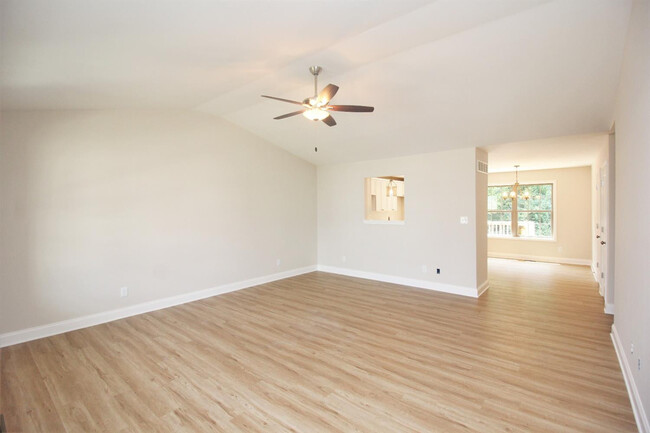 Building Photo - 1140 Orchard Dr