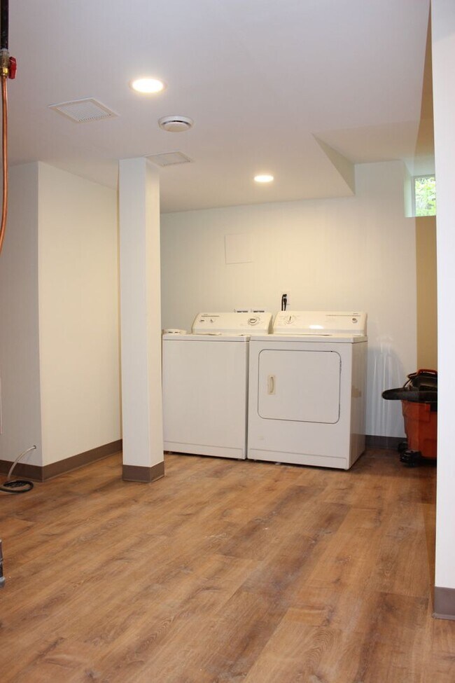 Building Photo - 2723 Taylor St NE