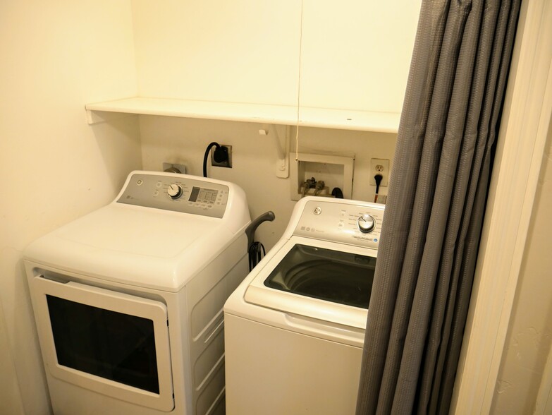 In Unit Laundrey - 3761 w 7800 S