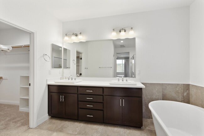 Building Photo - Springlake 3 Bedroom 3 Bathroom House