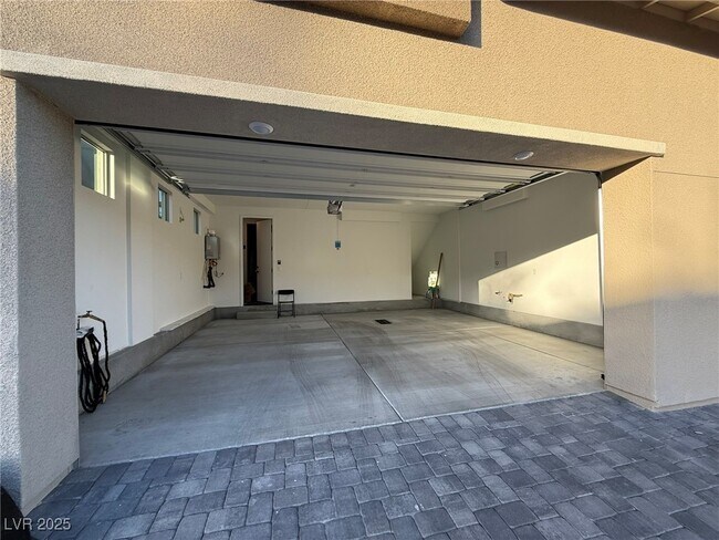 Building Photo - 11410 Crimson Ledge Ave