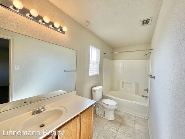 Building Photo - 3 br, 2.5 bath House - 4008 Sunflower Drive