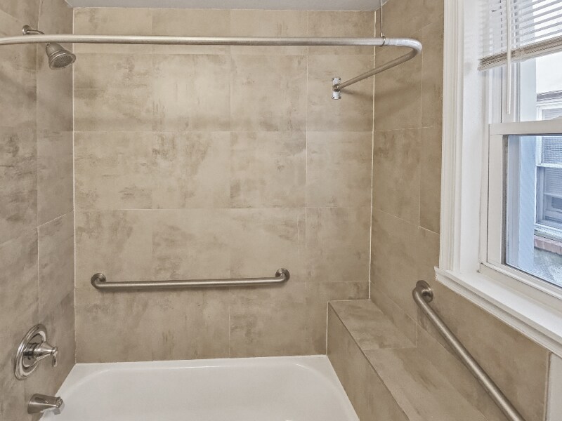 Building Photo - 637 N 32nd St