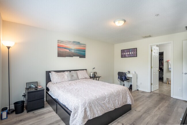 Building Photo - 9859 Tivoli Villa Dr
