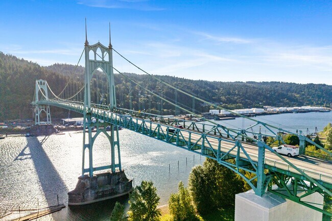 Building Photo - Cathedral Park Townhouse with BRAND-NEW Central A/C & Heat – 3 Bed, 2.5 Bath!