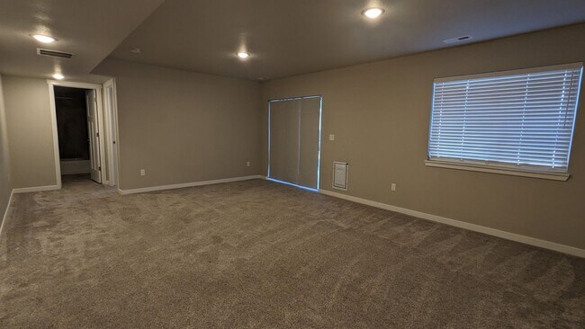 Building Photo - BEAUTIFUL TWO STORY 4 BDRM 4 BATH HOME WIT...