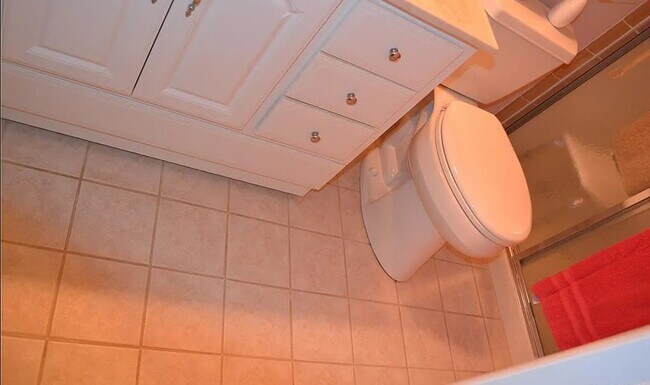 Master Bathroom - 865A Inverness Ct