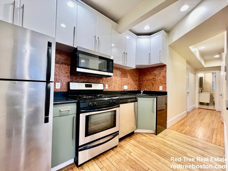 Building Photo - 71 Babcock St