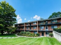 Building Photo - 110 Northview Dr