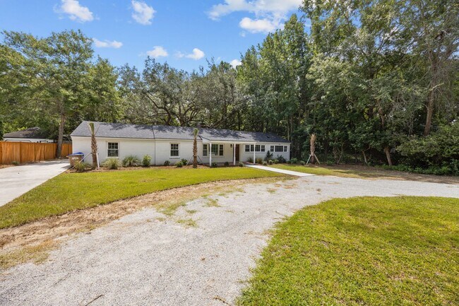Building Photo - Impeccably Renovated Brick Ranch on James ...