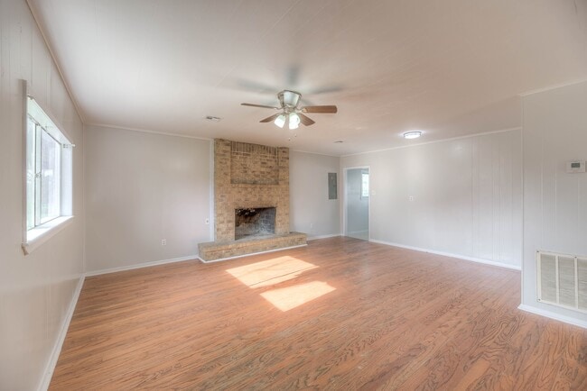 Building Photo - 1606 E Taylor Lake Cir