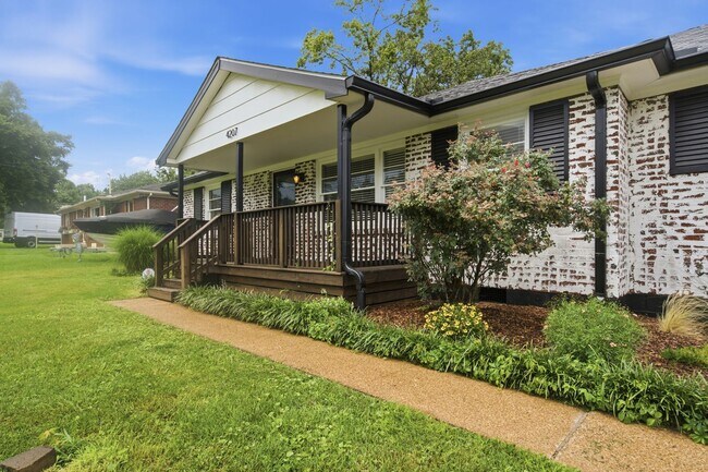Building Photo - Move-In Ready East Nashville Home Just Minutes from Downtown