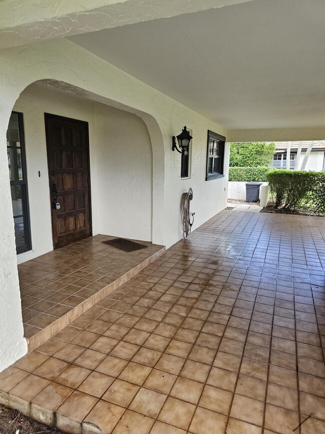 Building Photo - 435 Pine Villa Dr
