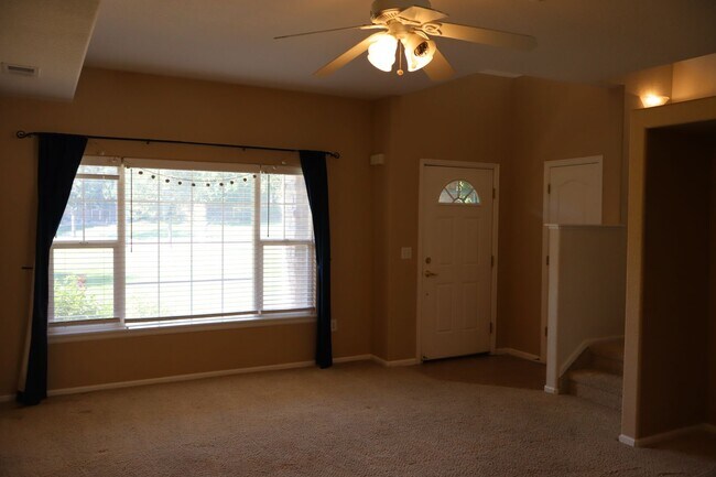Building Photo - Spacious 2 Bed, 2.5 Bath Fort Collins Town...
