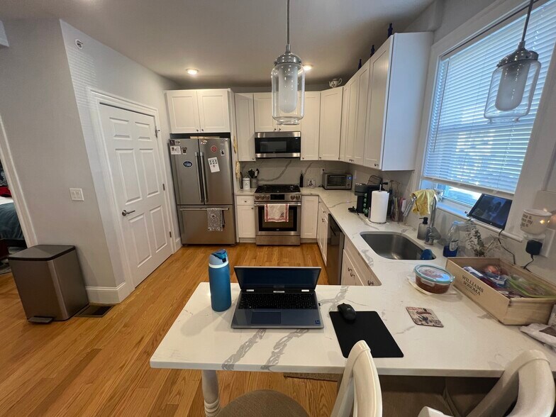 Building Photo - 73 Winchester St