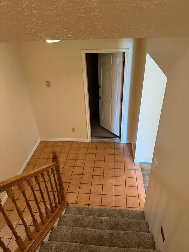 Building Photo - 479 S Palisade Dr