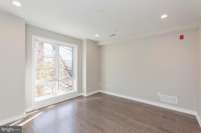 Building Photo - 1703 Bainbridge St