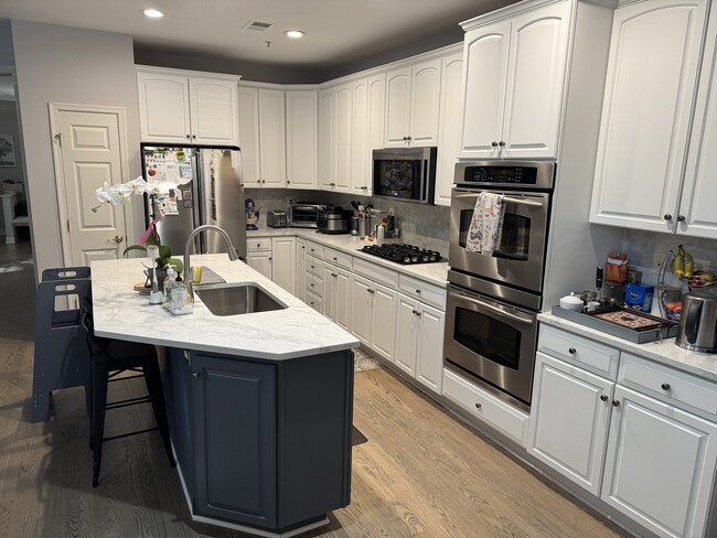 Building Photo - 102 Oak Knoll Terrace