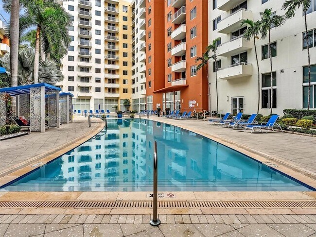 Building Photo - 18800 NE 29th Ave